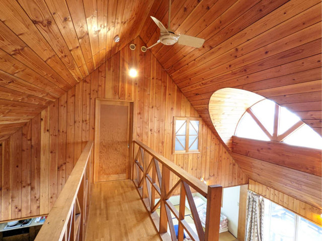 三角屋根の開放的な造りで、ゆったりとお過ごしいただけます。_Asuka’s House 八ヶ岳