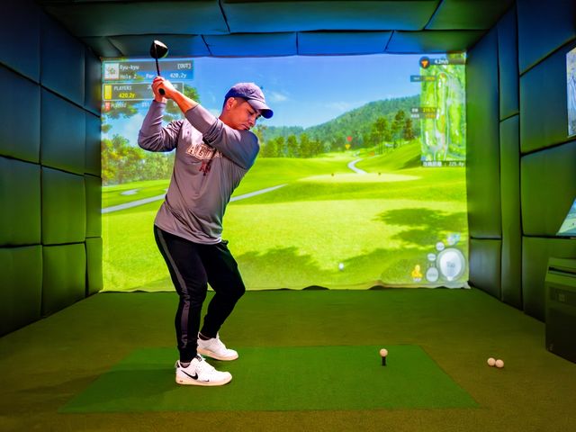 皆でコースをラウンドも楽しめます_XGolf Range