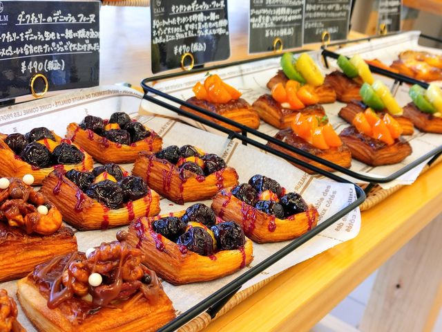 CALMで人気のフルーツデニッシュ。季節によっていろんな味が登場します。7:00からオープン_奏の森リゾート