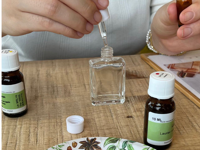 アロマ香水づくり(イメージ)※容器は変更になる場合があります_Clear_aroma 嗅覚反応分析とアロマの教室