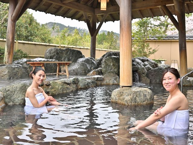 トロトロ泉質は角質や皮脂を緩やかに溶かし、入浴後のお肌はツルツルに!_南郷温泉どんタロの湯