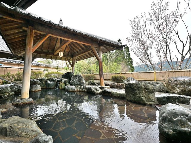 夜、美郷町は光害がないので、露天風呂からは降ってくるような星空がみえます☆!_南郷温泉どんタロの湯