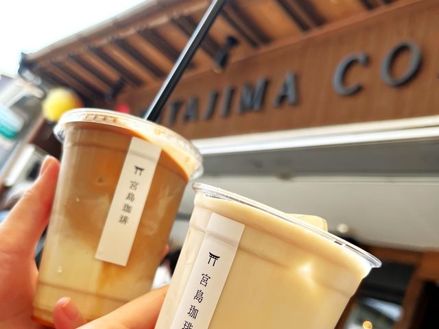【宮島】宮島では食べ歩きを楽しむことができます。_宝塚タクシーグループ