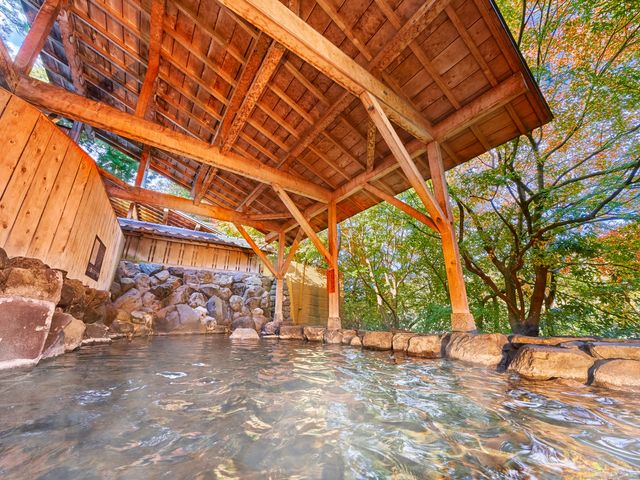 露天風呂「あやとりの湯」(男女入替制)_大江戸温泉物語Premium 山中グランドホテル
