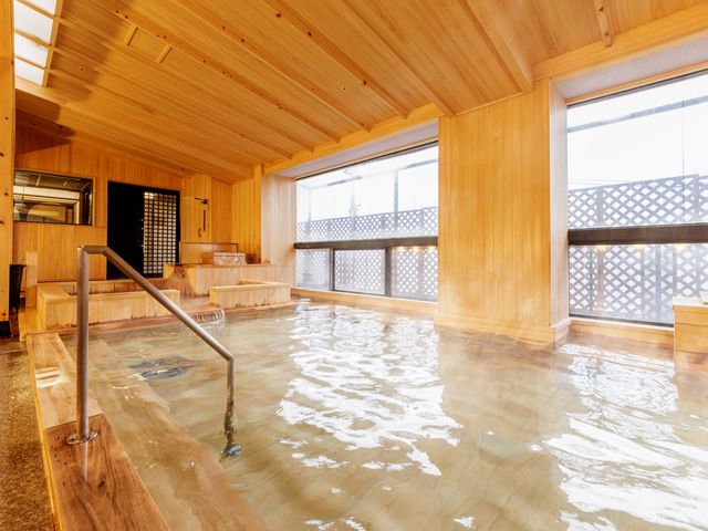檜風呂大浴場「彩の湯」(男女入替制)_大江戸温泉物語 山代彩朝楽