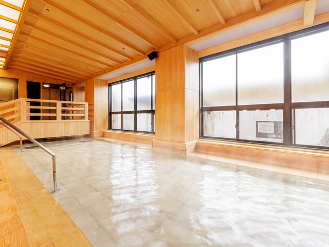 檜風呂大浴場「朝の湯」(男女入替制)_大江戸温泉物語 山代彩朝楽