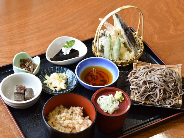 一番のおすすめ、地元野菜を使った御山御膳_妙義ふれあいプラザ もみじの湯