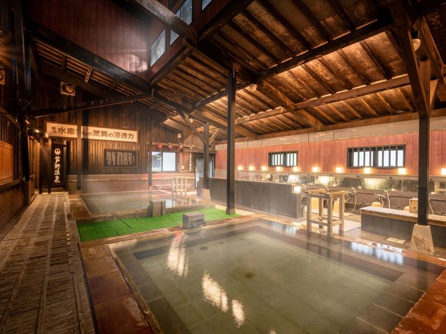 【芦の湯】
敷地内には2つの自家源泉を所有し、泉質はアルカリ性単純温泉です。
適応症として、関節症・腰痛症・神経痛など多くの症状に効果があるとされています。_芦野温泉