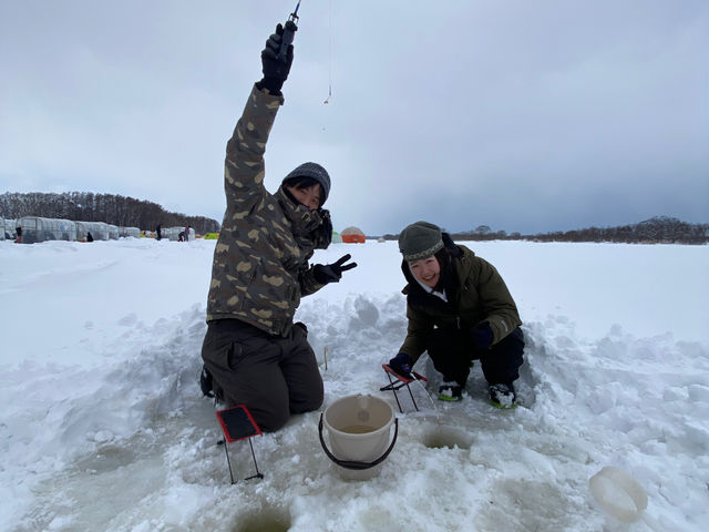 天気のいい日は外釣り体験もお楽しみいだだけます。時期によってら外釣りの方が釣れる事もあるので楽しみ倍増です。_プロガイドツアー札幌