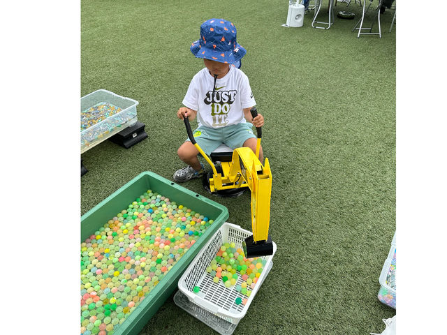 子供縁日は日本では珍しい『ショベルカーすくい』もできますよ!_Discovery World