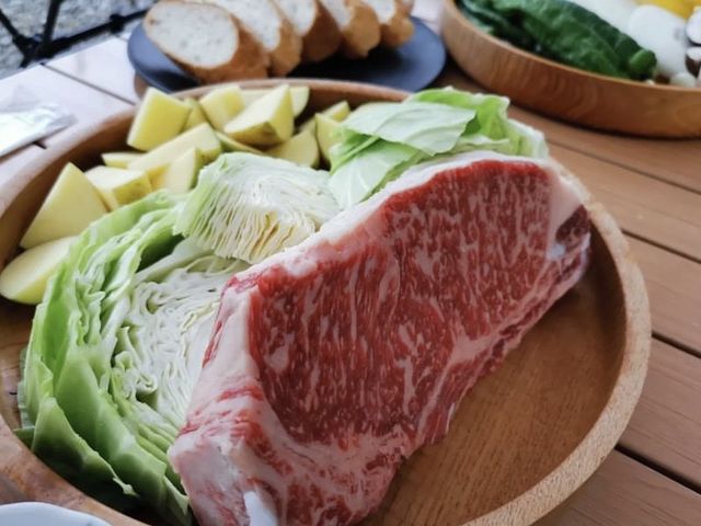 基本セットのお肉。野菜ももりもりです!_手ぶらBBQ室生