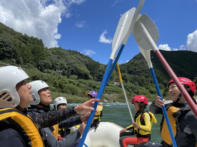 一致団結するのがラフティング_river people