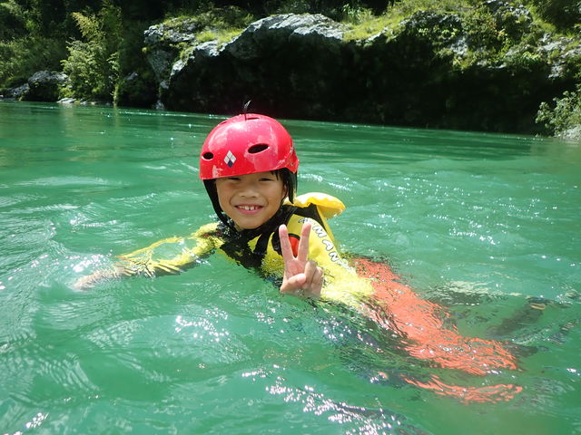 川で泳ぐのが気持ちいい_river people