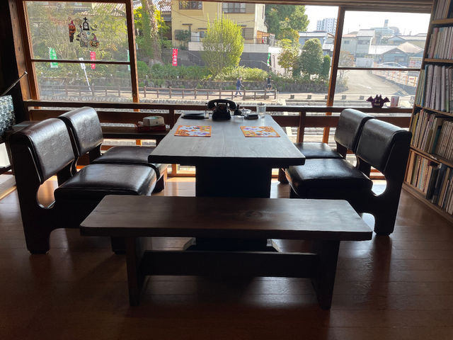 ほっこりレトロアートカフェ