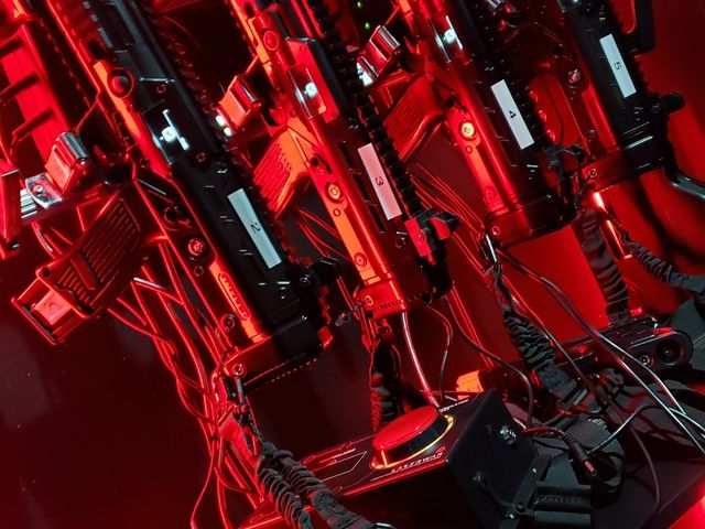 武器庫で道具を装着します。_Lazer Zone