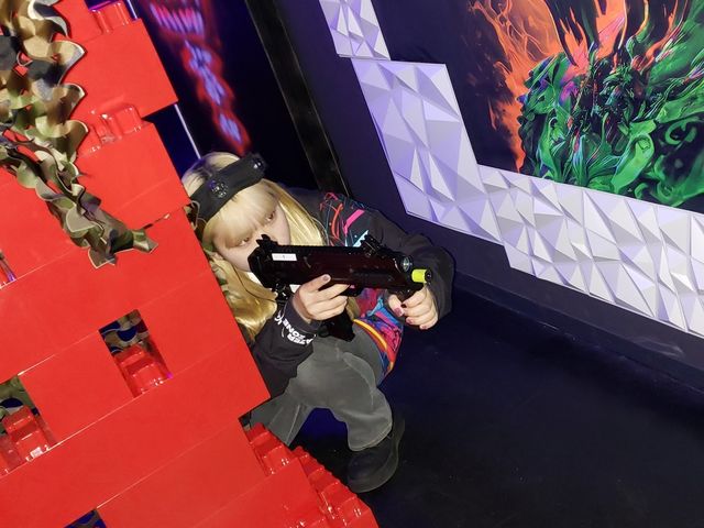 タガー(銃)は約300メーター先までセンサーは届きます。_Lazer Zone