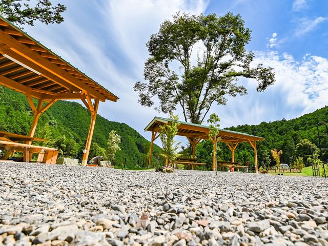 世界遺産「熊野古道ツヅラト峠」にほど近い高台に立地。_うぐいすの森キャンプ場