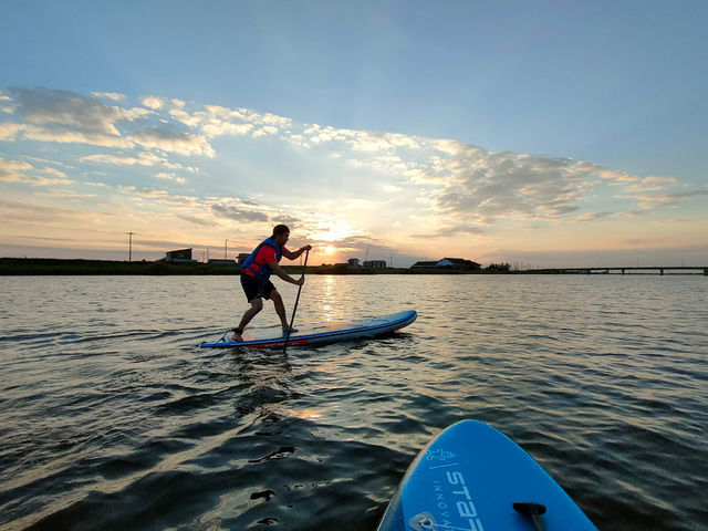 サンセット(夕日)タイムのSUPツアーは格別。チルな雰囲気をSUPに乗って楽しみましょう。_LOC SUP ITAKO