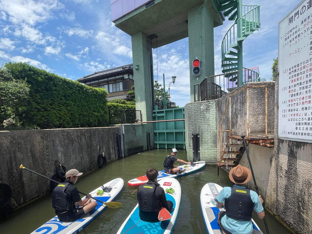 水門をくぐって、いざ隣の県へ!!
自分の手で水門を開けて、県跨ぎができるツアー。非日常体験を一緒に楽しみましょう!_LOC SUP ITAKO