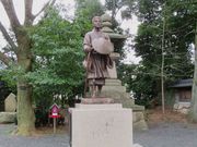 松尾芭蕉像(氣比神宮)の写真1