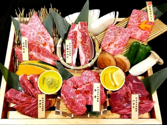 個室焼肉 つばめ 燕 南三条 本店の写真1