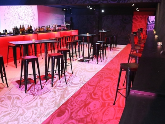 casual bar MOSTROの写真1