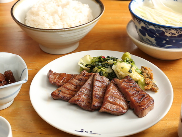 牛たん炭焼 利久 富谷あけの平店の写真1