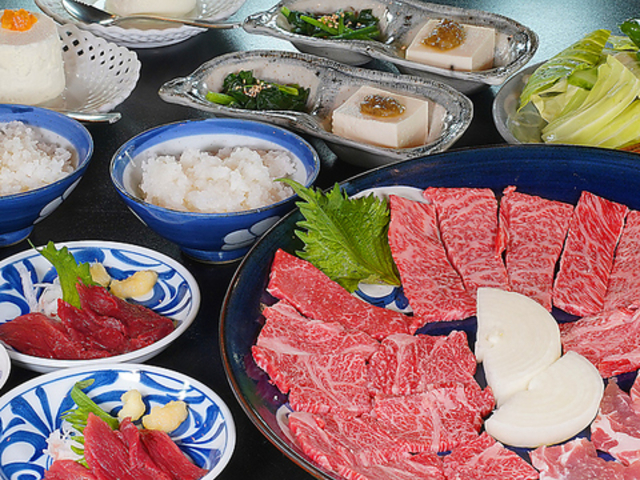 焼肉と馬刺しと蓼科牛丼 山木綿の写真1