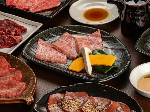 焼肉まんてん 中央町店の写真1