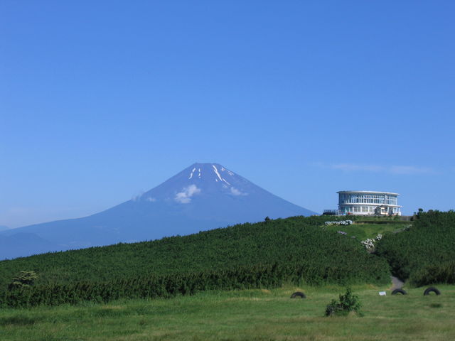 芝生広場からの富士山(春)_十国峠ケーブルカー