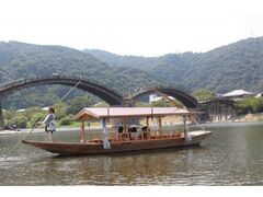 錦帯橋 秋の遊覧船「もみじ舟」の写真1
