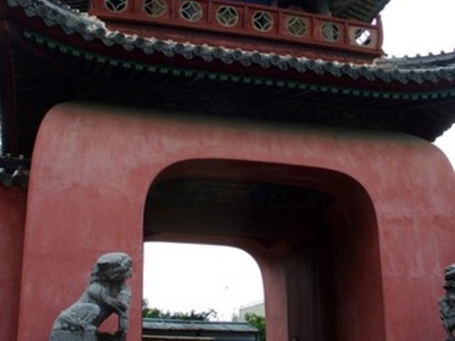 崇福寺第一峰門