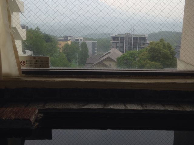 部屋からのうっすら羊蹄山_湯元ニセコプリンスホテル ひらふ亭