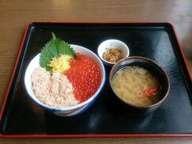 毛蟹いくら丼 1,380円
+クーポンでカニ汁_海鮮市場 北のグルメ