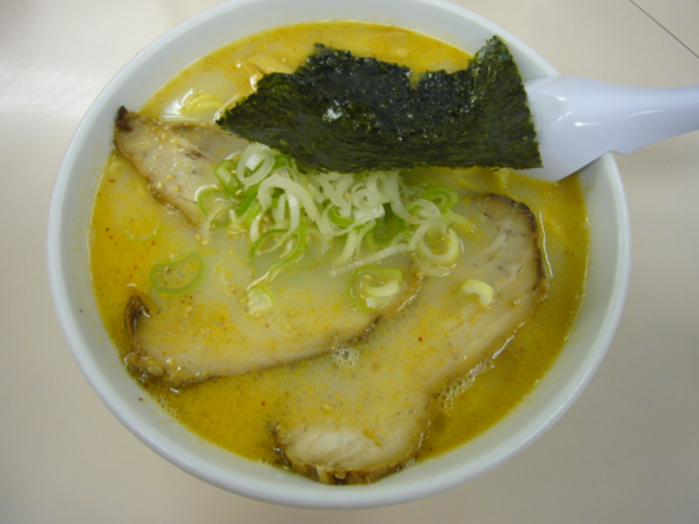 こちらはトン塩ラーメンです。とても味わい深く、ボリュームのある満足できる一品でした。_五丈原