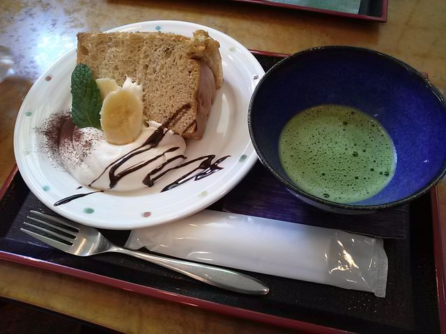 数量限定のシフォンケーキは、ふわっふわの柔らかさに優しい甘さで、とても美味しいです☆_茶房うちだ
