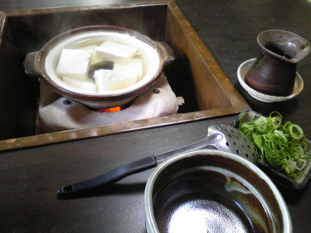 結構大ぶりの豆腐_総本家ゆどうふ奥丹清水