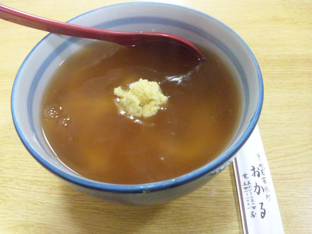 カレーうどんでなく
あんかけを注文しました。_祇園 おかる