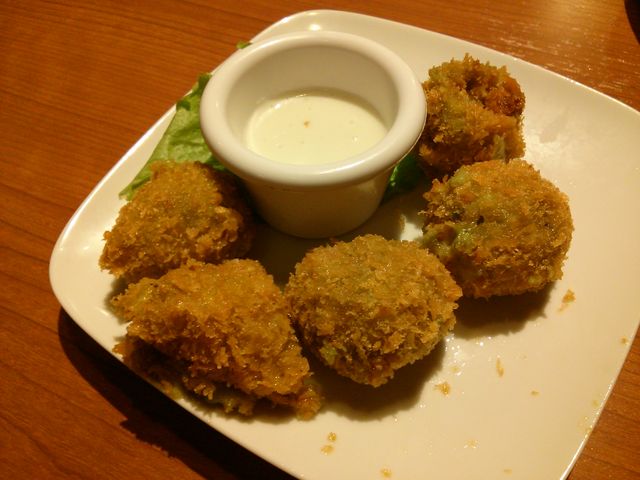 アボカドチーズボール_エルトリート 池袋西口店