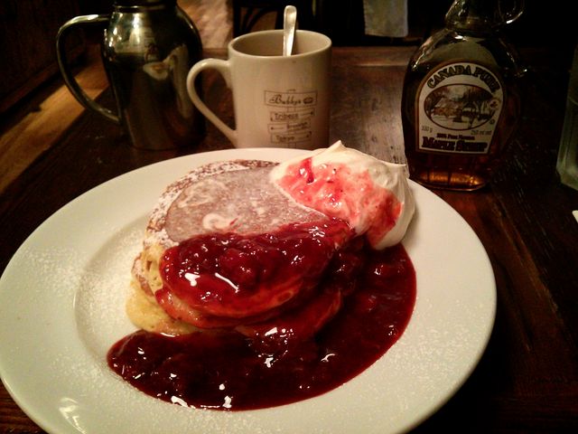 ベリーパンケーキ_アメリカンレストラン バビーズヤエチカ