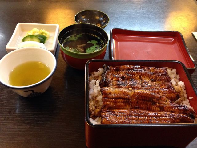 うな重をいただきました。
_八百徳