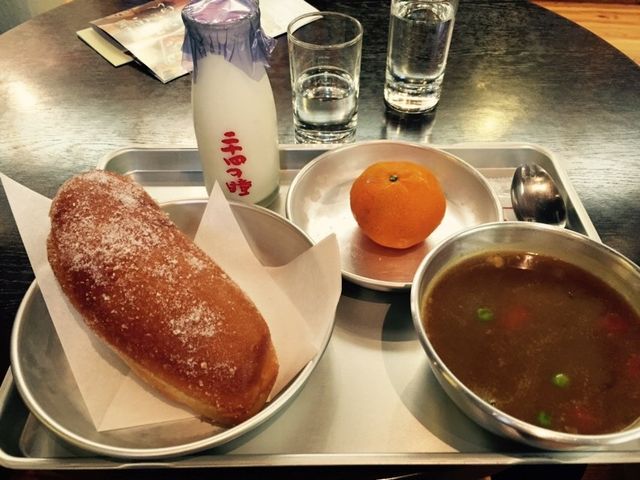 友人が食べた昔の給食セット_二十四の瞳映画村cafeシネマ倶楽部
