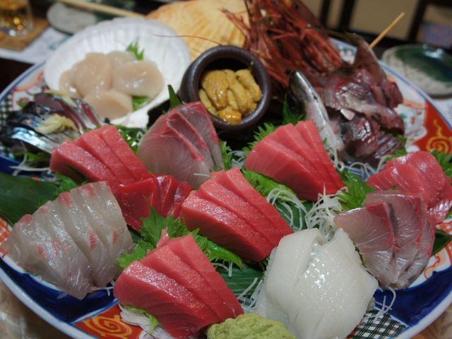 家族でお母さんの還暦祝いをしました。鮮魚が本当に美味。こんなに美味しいお魚久しぶりに食べました!_魚末