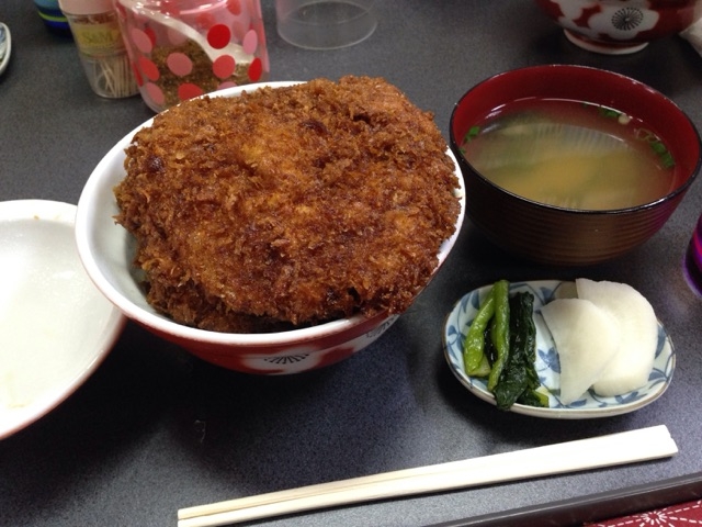 ごはんを食べたかったらカツを1枚フタに乗せると良かったです_安田屋 日野田店