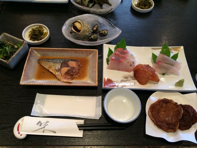 べっこうや地魚の刺身をメインにした定食_雑魚や紀洋丸