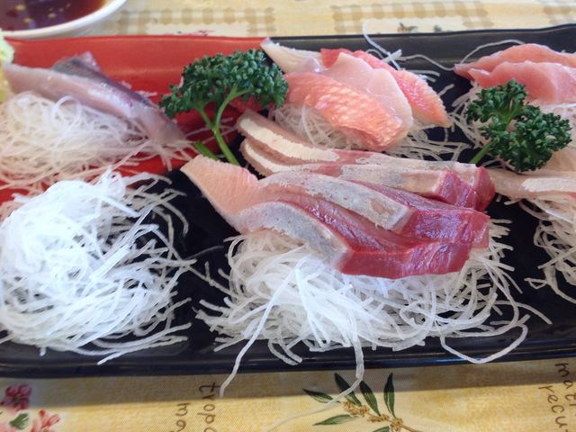 本日のお刺身の盛り合わせ。_ばんや