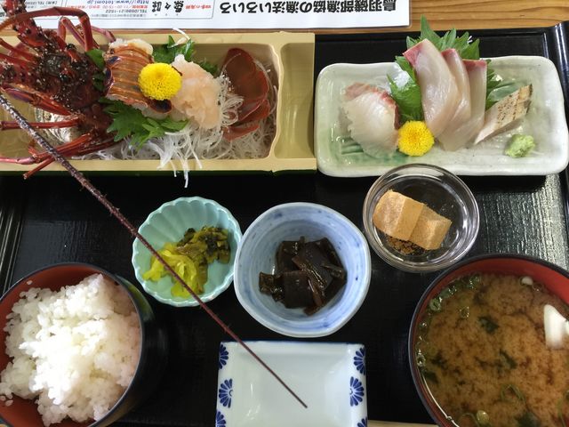 伊勢海老以外の刺身も美味しいです!_魚々味