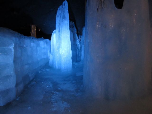 見事な氷柱です!綺麗です!_富岳風穴