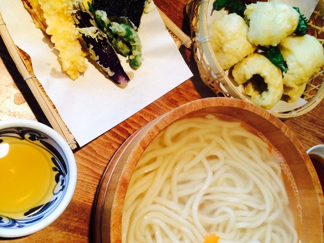 釜揚げうどんと鱧てんぷらセット2人前+てんぷら盛合せ_地酒と饂飩 たらいうどん椛や