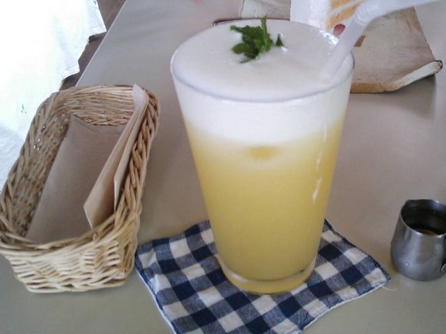 季節のジュース
今は甘夏か橙。
これは橙。さっぱりとした味。_satouya